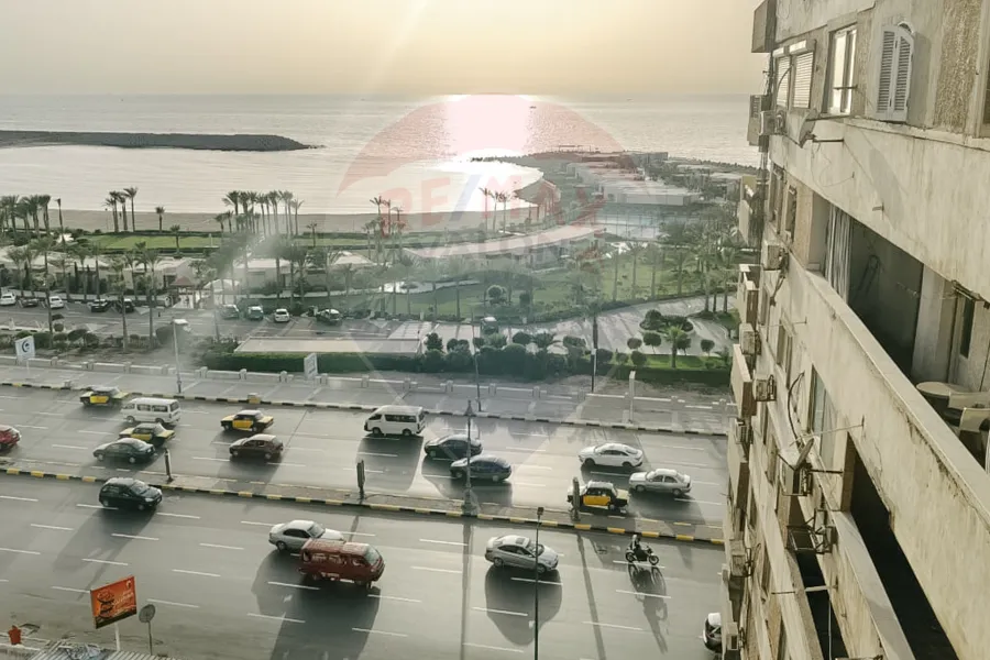 شقة للبيع 160 م سان ستيفانو (علي البحر مباشرة)