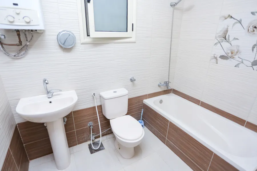 شقة للبيع 165 م جناكليس ( خطوات من ش ابو قير )