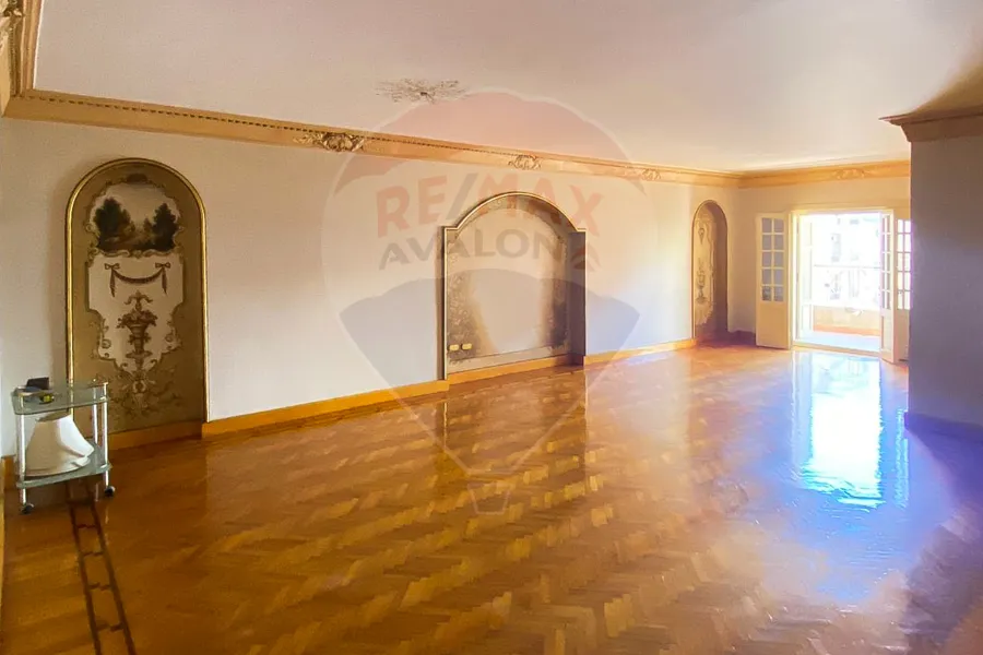 شقة للإيجار 230 م لوران (خطوات من ش شعراوي)