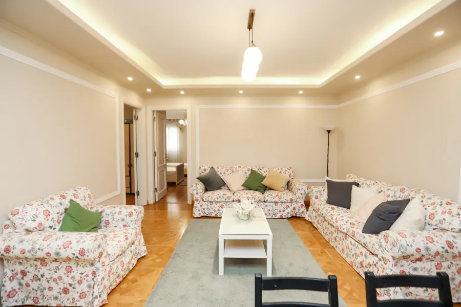 شقة للإيجار265م سموحة (ش بهاء الدين الغتوري)