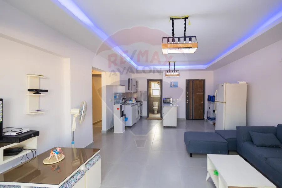 شاليه ارضي مفروش للبيع (سي فيو - رأس الحكمه) 120 م