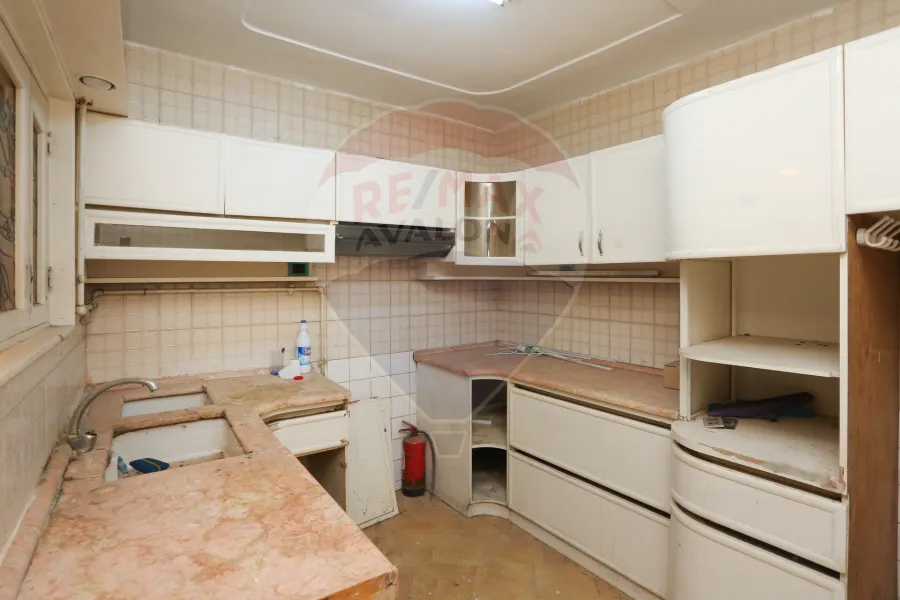 شقة للإيجار 220 م محطة الرمل (شارع السلطان حسين - منطقة الشلالات)