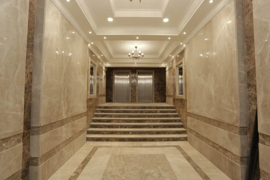 شقة للبيع 275م شقة للبيع 275م جليم (ش أبو قير الرئيسى)