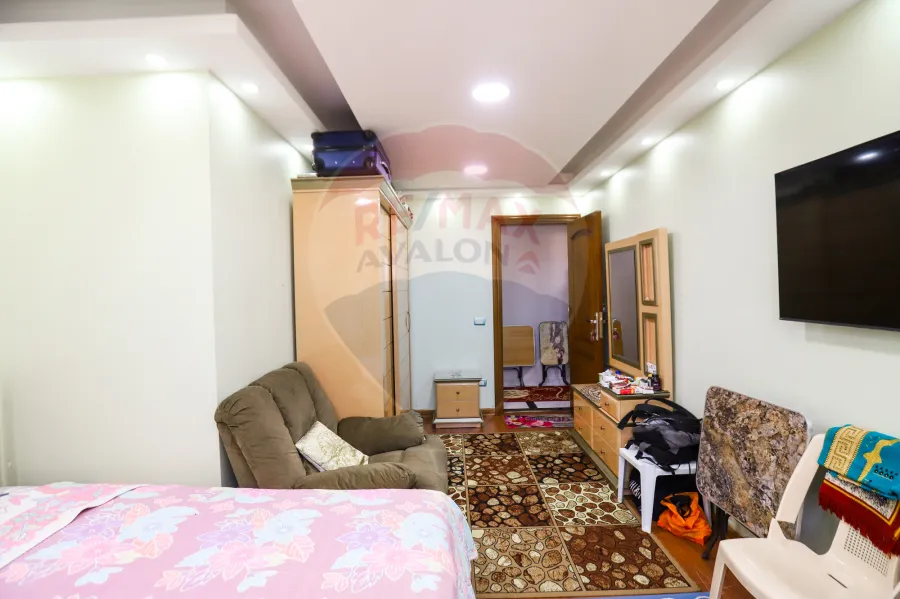 شقة للبيع 400 م سبورتنج ( شارع احمد علام  )