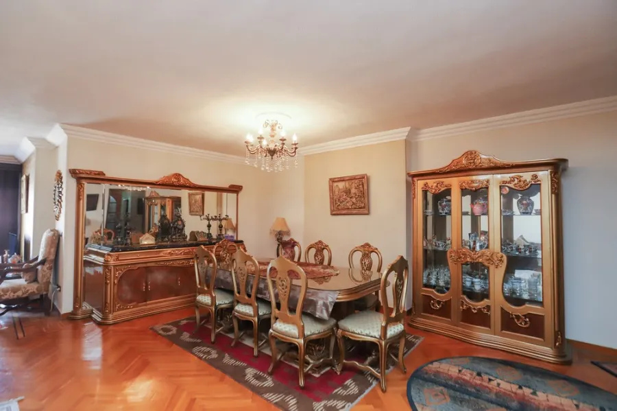 شقة للبيع 230م سان ستفانو