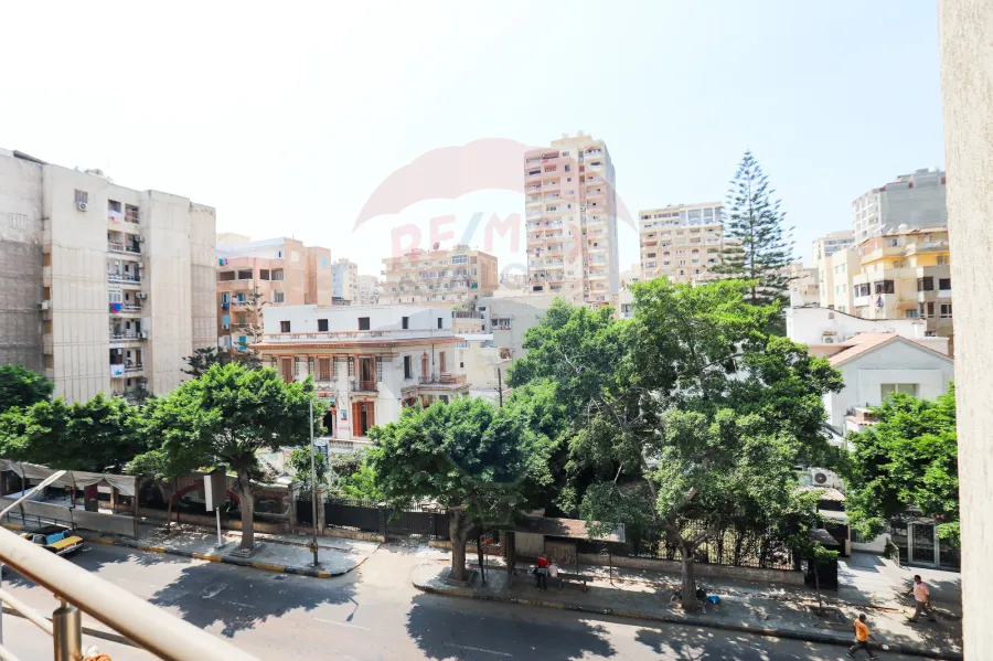 شقة للبيع 255 م جليم ( شارع ابو قير الرئيسي )