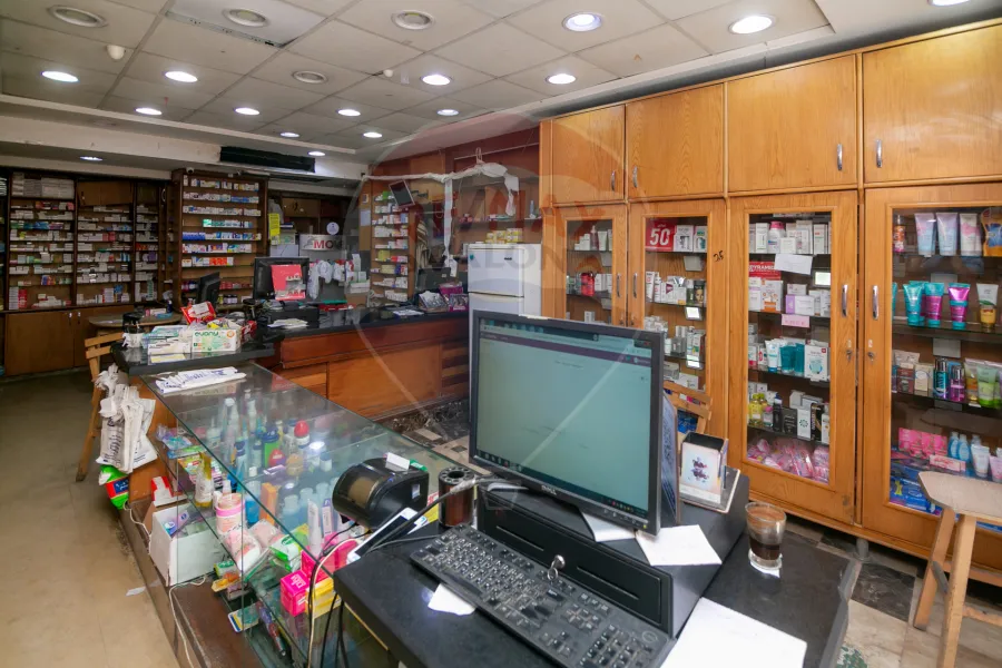 صيدلية للبيع 44 م محطة الرمل (خطوات من الترام)