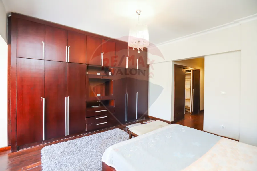 شقة للبيع 300 م جليم ( ش أبوقير)