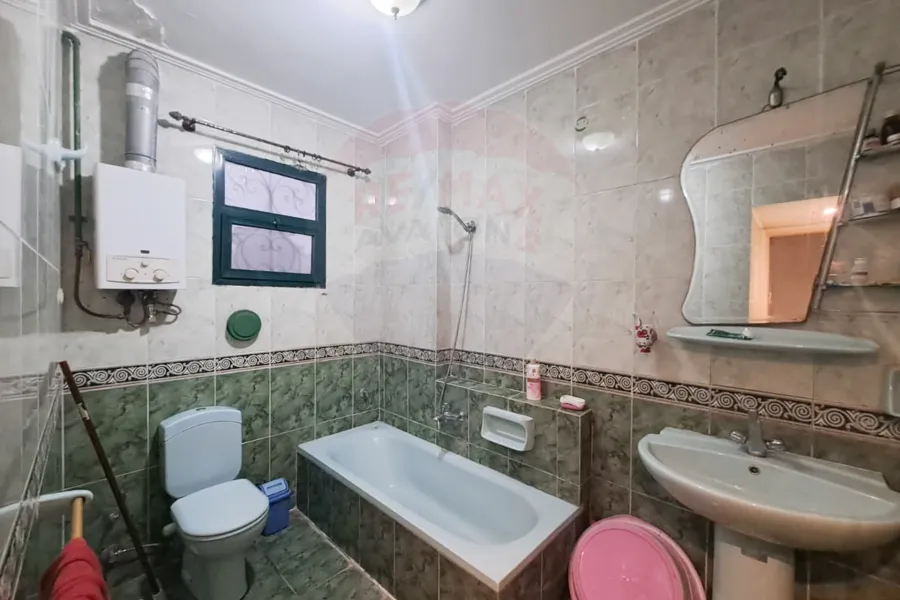 شقة للإيجار المفروش 130 م ميامي (ش جمال عبد الناصر مباشرة)