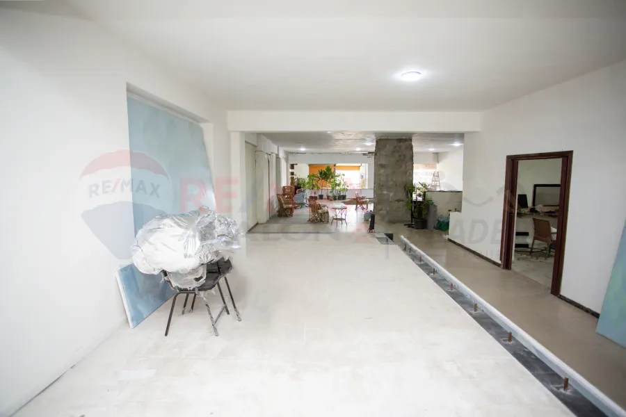 محل للإيجار 371 م المطار (بجوار مستشفي طلعت مصطفي)