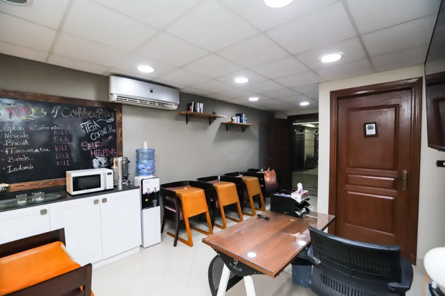 مقر إدارى للايجار 140 م جناكليس ( شارع أبوقير الرئيسي )