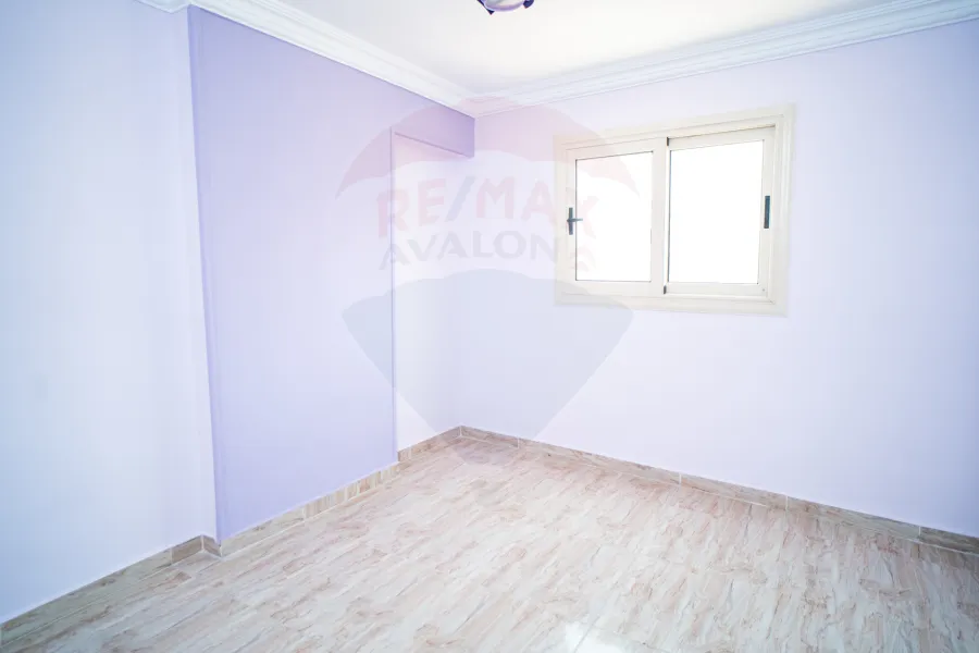 شقة للبيع 140 م لوران  (خطوات من البحر)