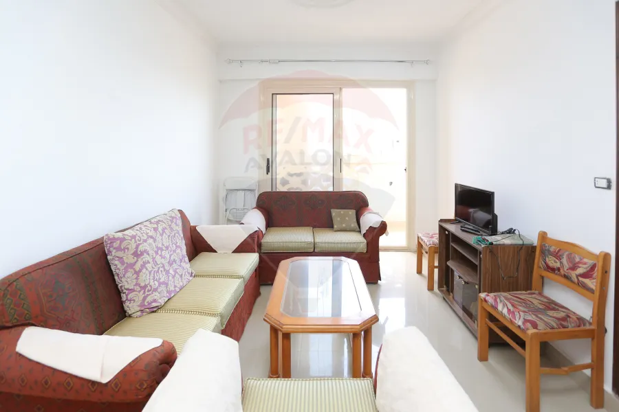 شقه للبيع 110م سبورتنج (فيو نادى سبورتنج - خطوات من ش ابوقير الرئيسي)