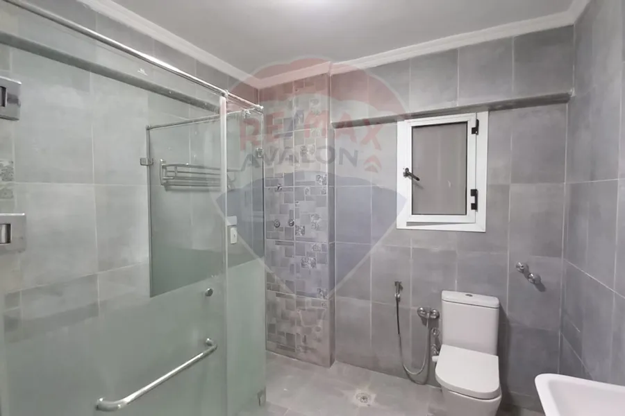 شقة للبيع 165 م ميامي (ش جمال عبد الناصر)