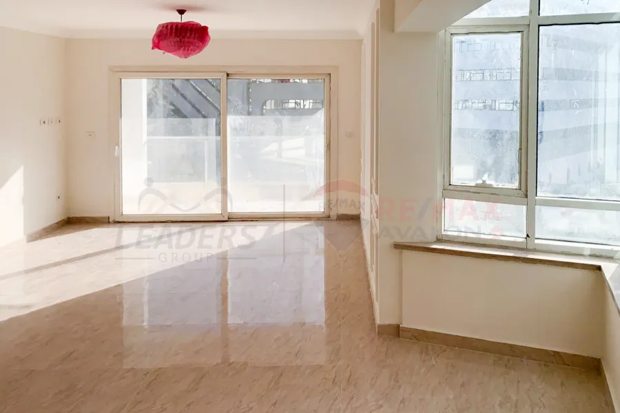 شقة للايجار 180 م سموحة (جراند فيو)