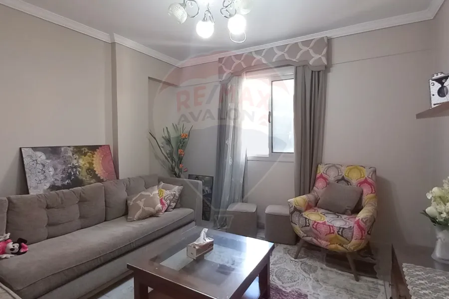 شقة للبيع 110 م محرم بك ( خطوات من محور المحمودية )