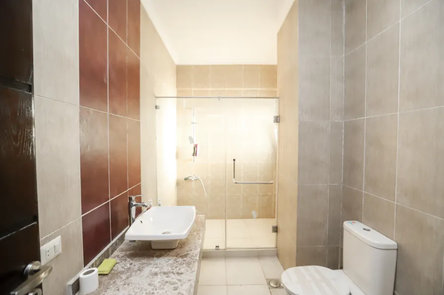 فيلا مرخصة ومسجلة للبيع 650م كينج مريوط (كومباوند 8)