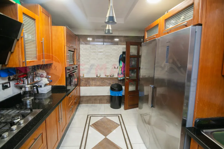 شقة للبيع 265 م زيزينيا (ش أبو قير)