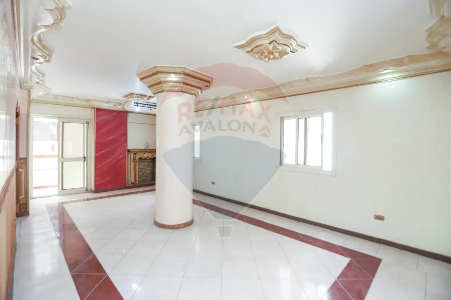 شقة للبيع 220 م ميامي (  خطوات من البحر )