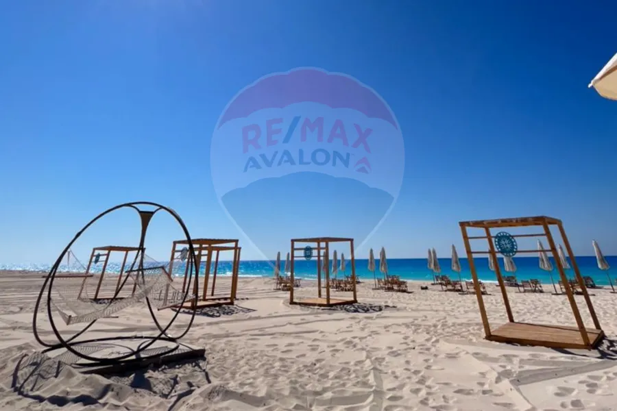 شاليه للبيع الساحل (وايت ساند) الكيلو 75 بحري الطريق - 65 م + 57 م رووف