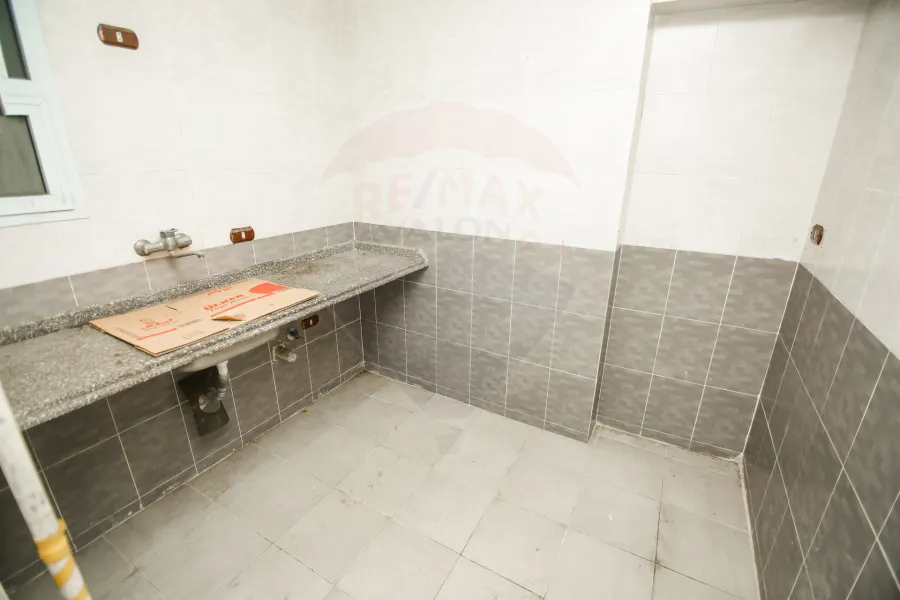 Adminstrative unit for sale 120m Tharwat ( Brand Building -Steps From Abu Qer ST.)