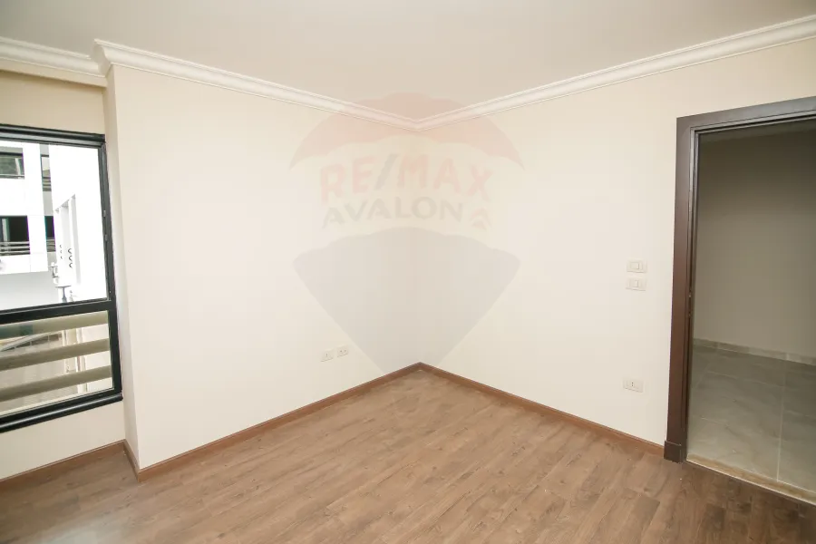 شقة للبيع 149 م سموحة (ايست تاورز)