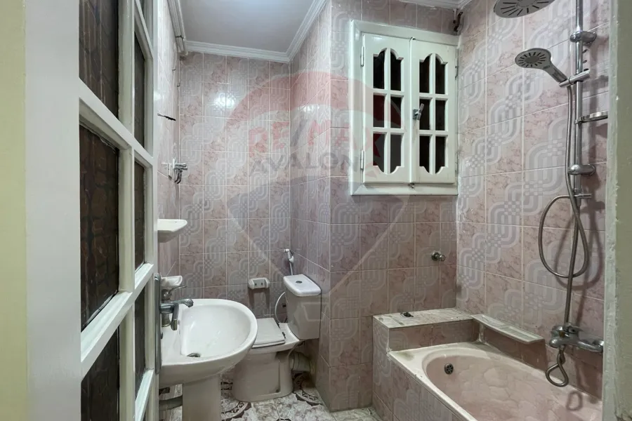 شقة للبيع 200 م العصافرة (خطوات من البحر)