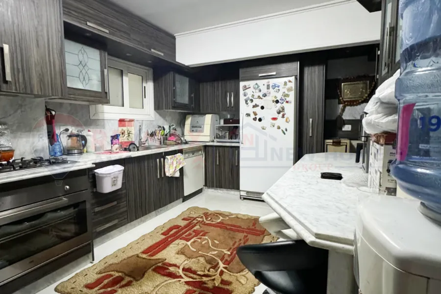 شقة للبيع 218 م محطة الرمل (ش فؤاد مباشرة)