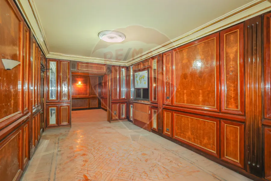 مقر إداري - تجاري للبيع 350 م سموحة (أمام مسجد حاتم)