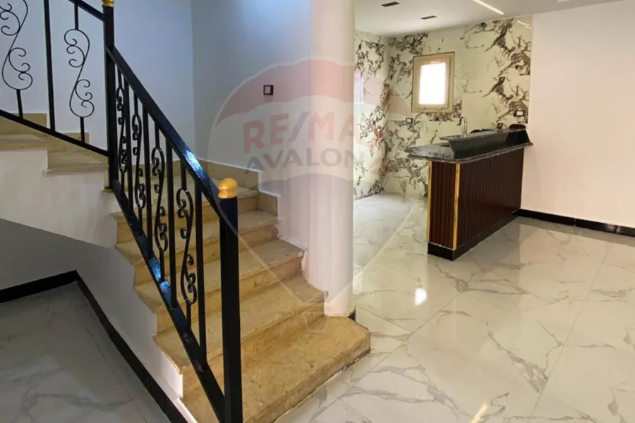 فيلا ستاند الون للبيع (بيرلا مارينا) 250 م