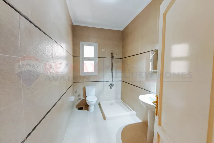 شقة للايجار المفروش 370 م ستانلى (بين البحر والترام)