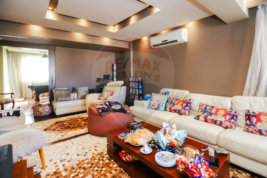 شقة للبيع 370 م كفر عبده (ش سكينة بنت الحسين)