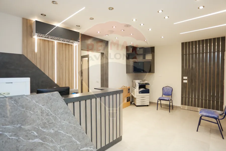 مقر تجاري للبيع 180 م لوران (متفرع من ش الإقبال)