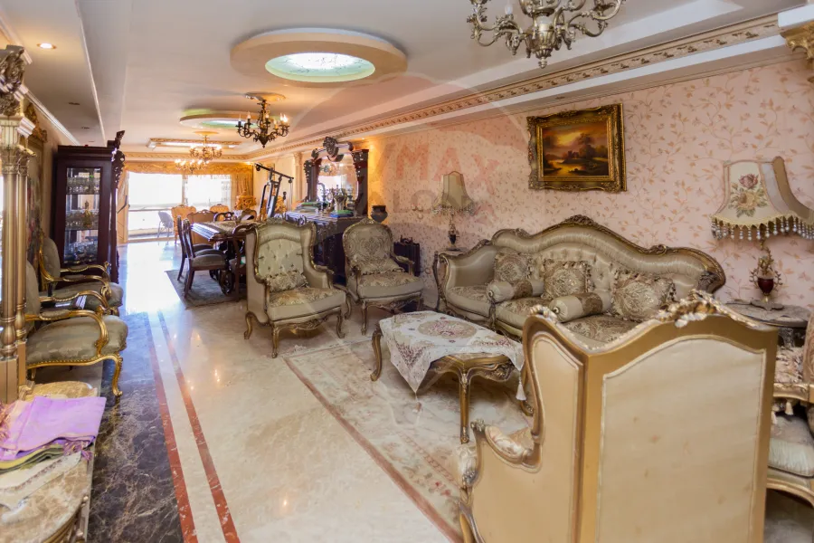 شقة للبيع 275 م كفر عبده (ش سكينة بنت الحسين)