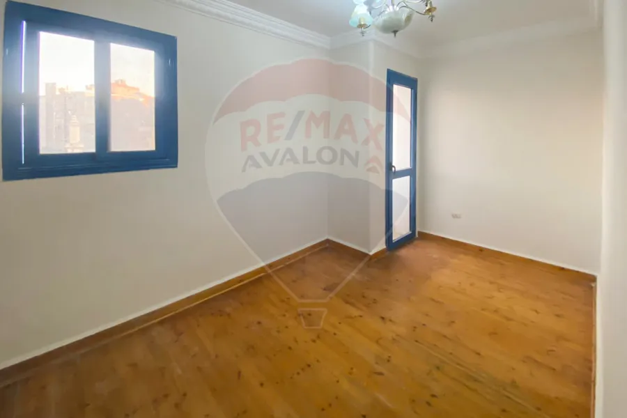 شقة دوبلكس للبيع 250 م جناكليس (علي الترام مباشرة)