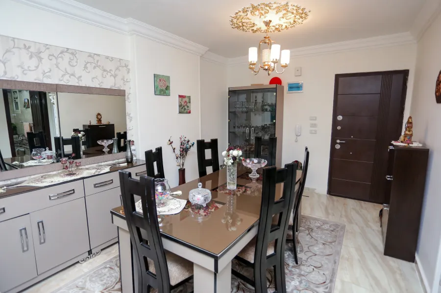 شقة للبيع 105 م فلمنج ( ش مصطفي كامل الرئيسي )