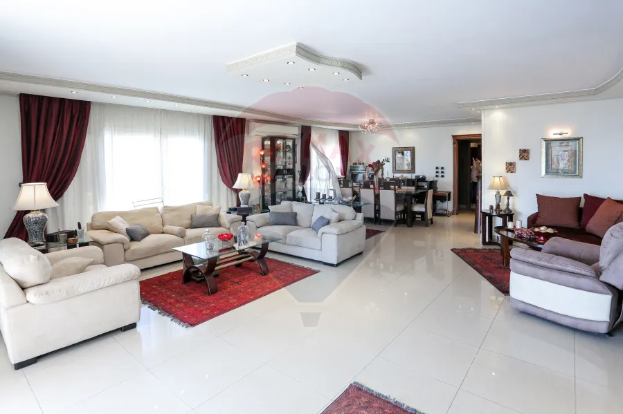 شقة للبيع 200 م ستانلي (علي البحر مباشرة) الشقة على ناصية