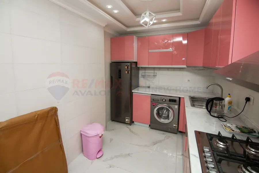 Apartment for sale 190 m Al-Mamoura ( steps from the sea )