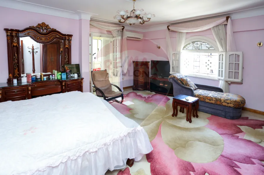 شقه تربلكيس للبيع 735 م  جليم ( خطوات من البحر )