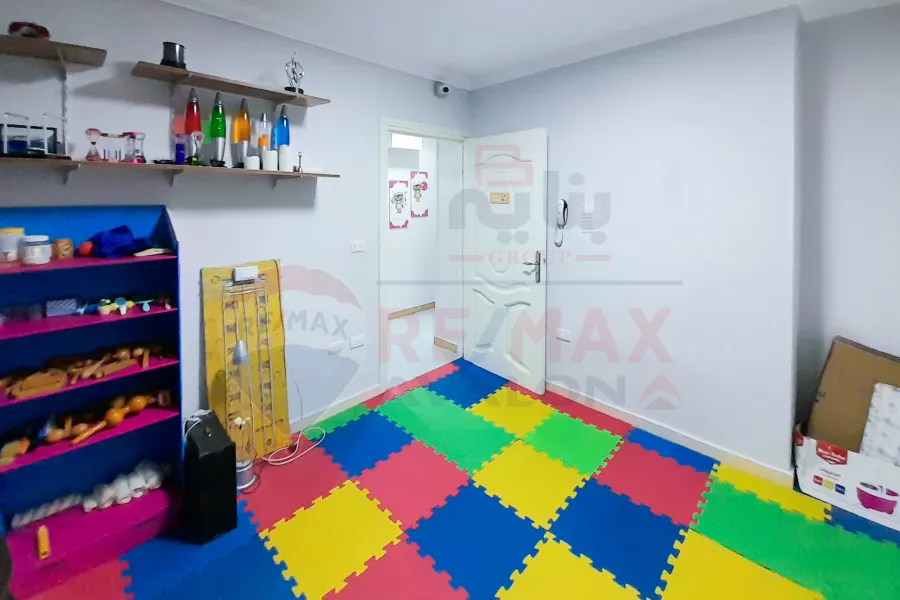 Administrative mezzanine For sale 237 m Gleem (Mostafa Maher St.)