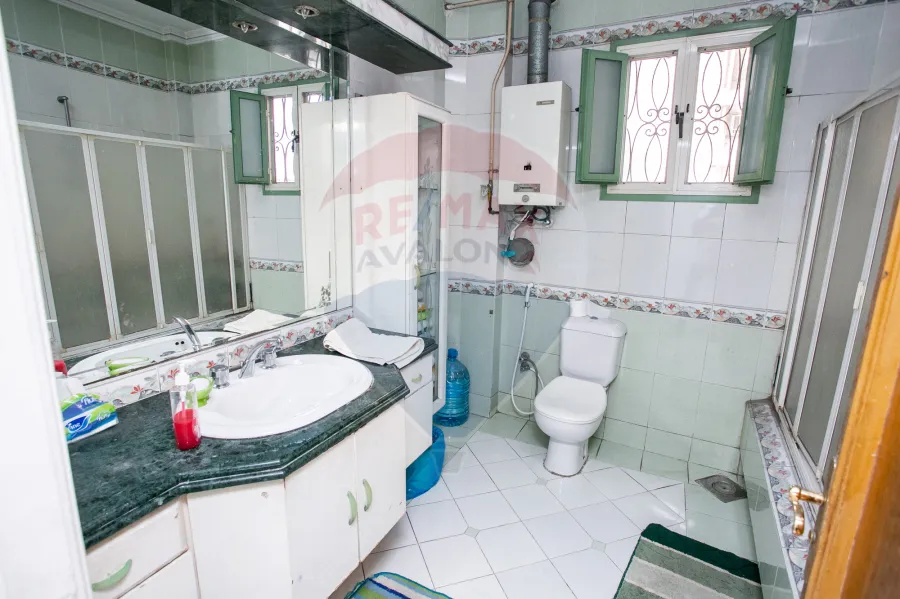 شقة للبيع 330 م جليم (تري البحر مباشرة)