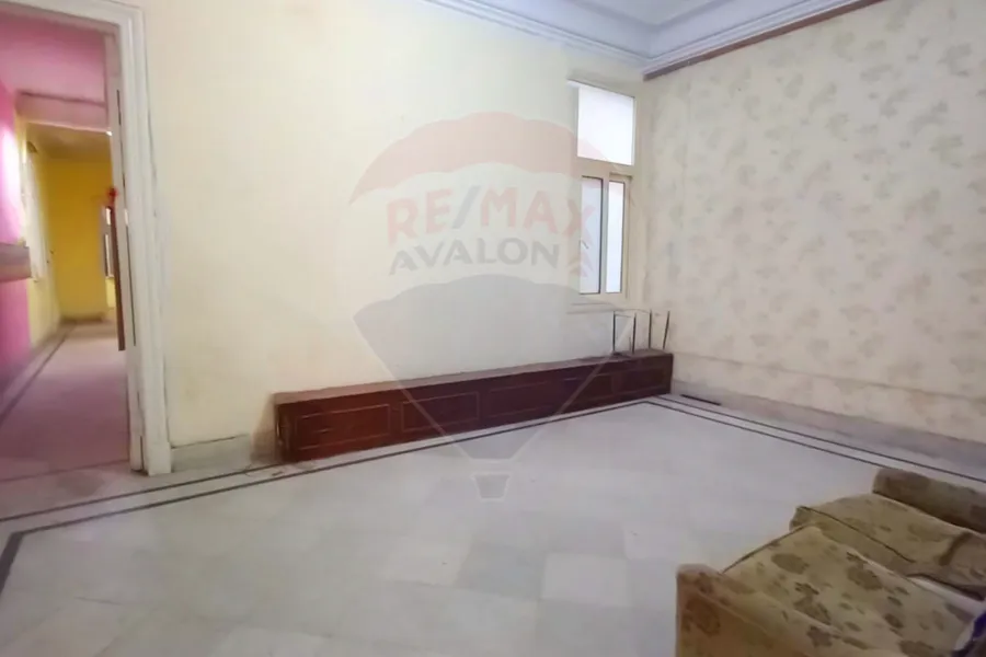 شقة للإيجار 200 م الازاريطة ( بالقرب من كلية طب اسنان )