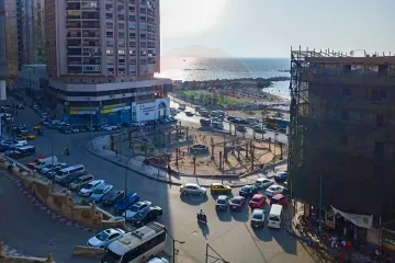 شقة للإيجار 125م سيدي بشر  (على البحر مباشرة)