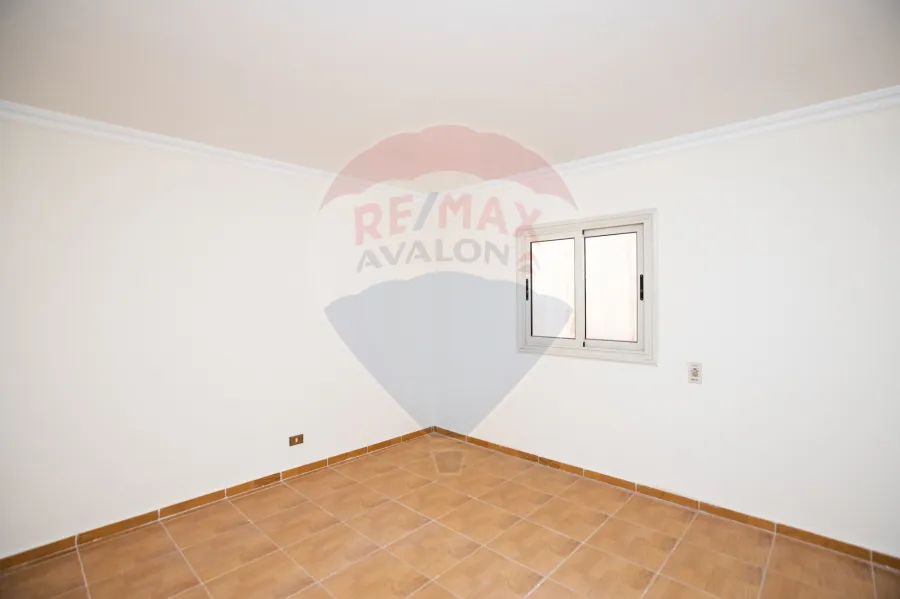 Apartment for rent 235 m Stanly (Directly on the sea )