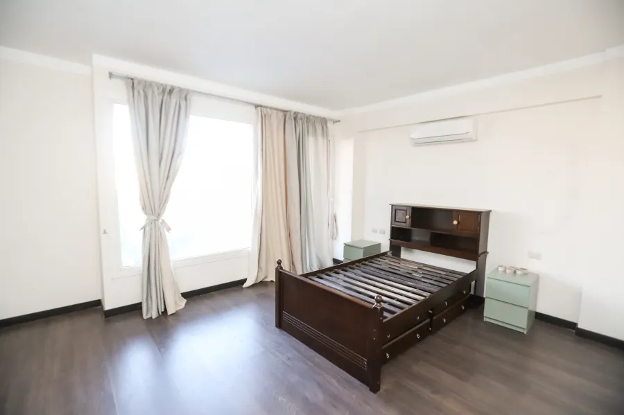 فيلا مرخصة ومسجلة للبيع 650م كينج مريوط (كومباوند 8)