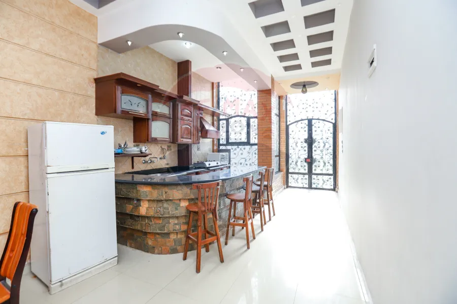 شاليه للبيع 220 م المعمورة الشاطئ ( شاليه صف تاني بحر  )