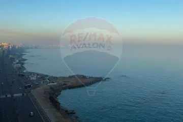 شقة للبيع 220 م كليوباترا (علي البحر مباشرة)