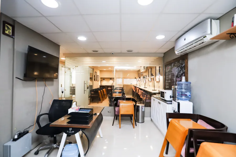 مقر إدارى للايجار 140 م جناكليس ( شارع أبوقير الرئيسي )