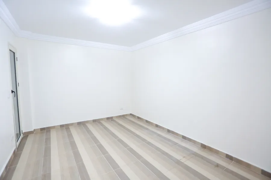 شقة للبيع 165 م جناكليس ( خطوات من ش ابو قير )