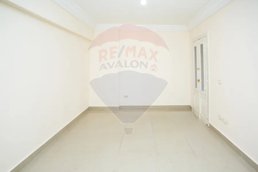 شقة مرخصة للبيع 220م سابا باشا (أمام قصر المرغني)